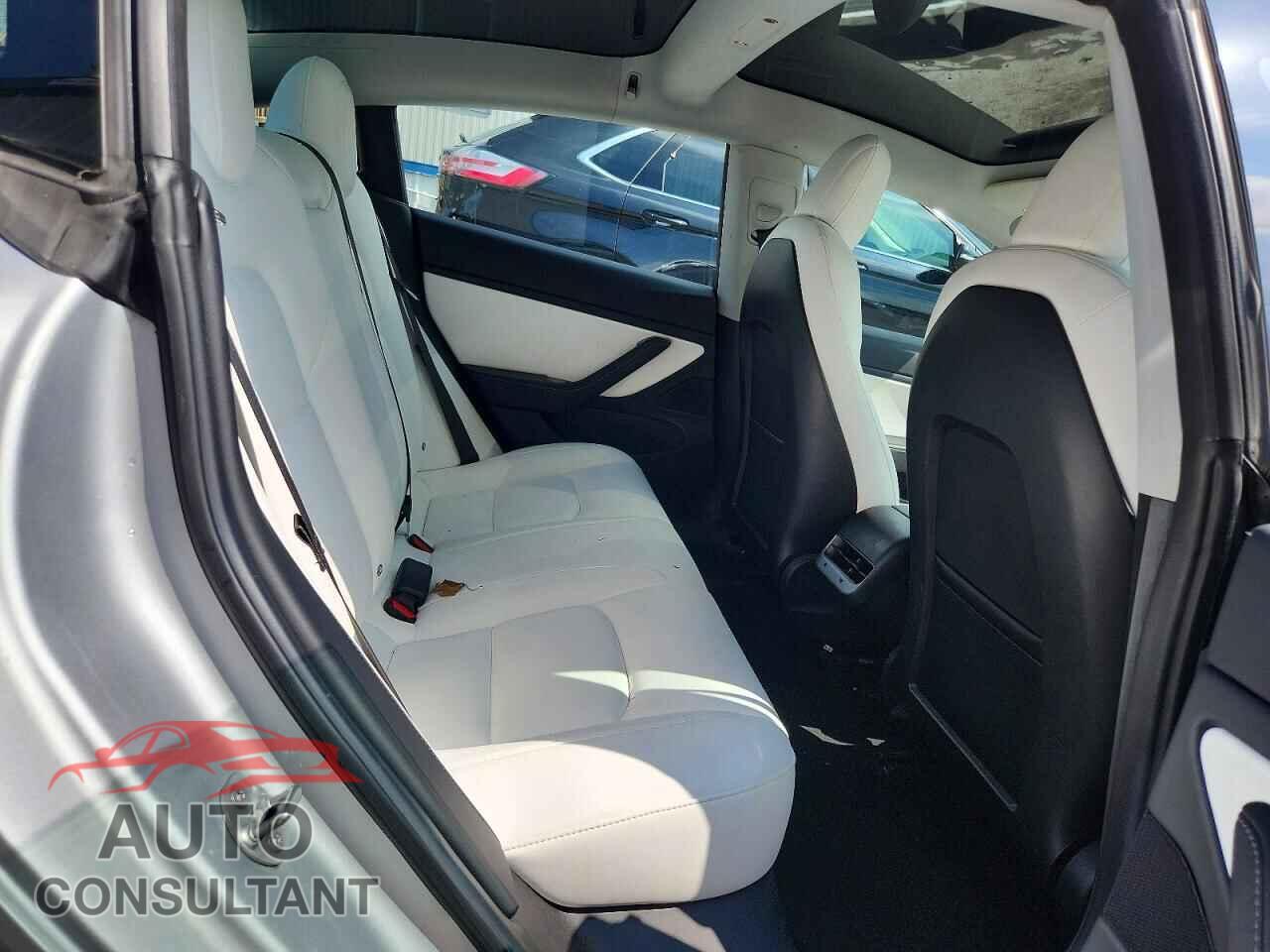 TESLA MODEL 3 2018 - 5YJ3E1EB5JF096189