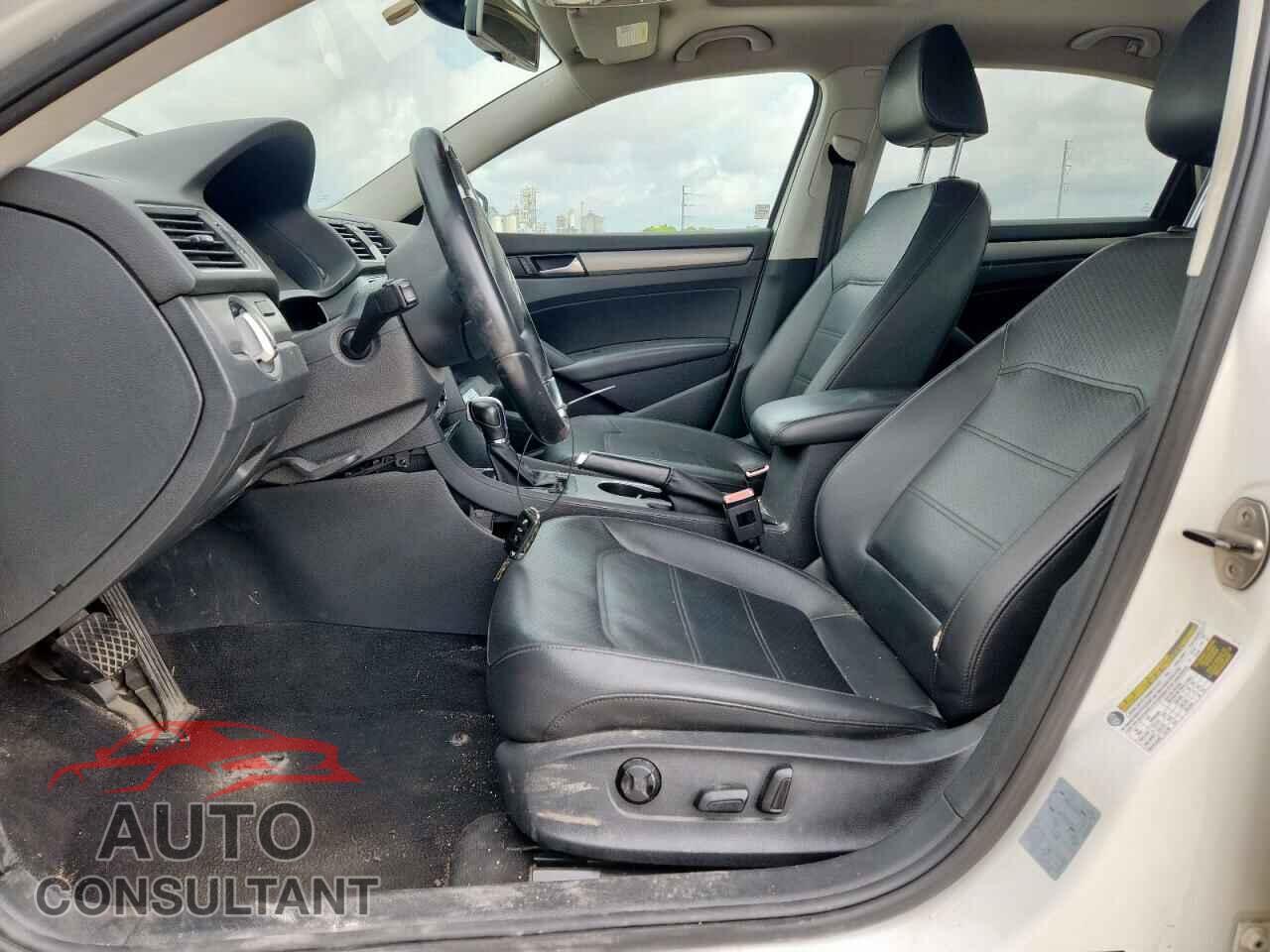 VOLKSWAGEN PASSAT 2014 - 1VWBN7A38EC076113