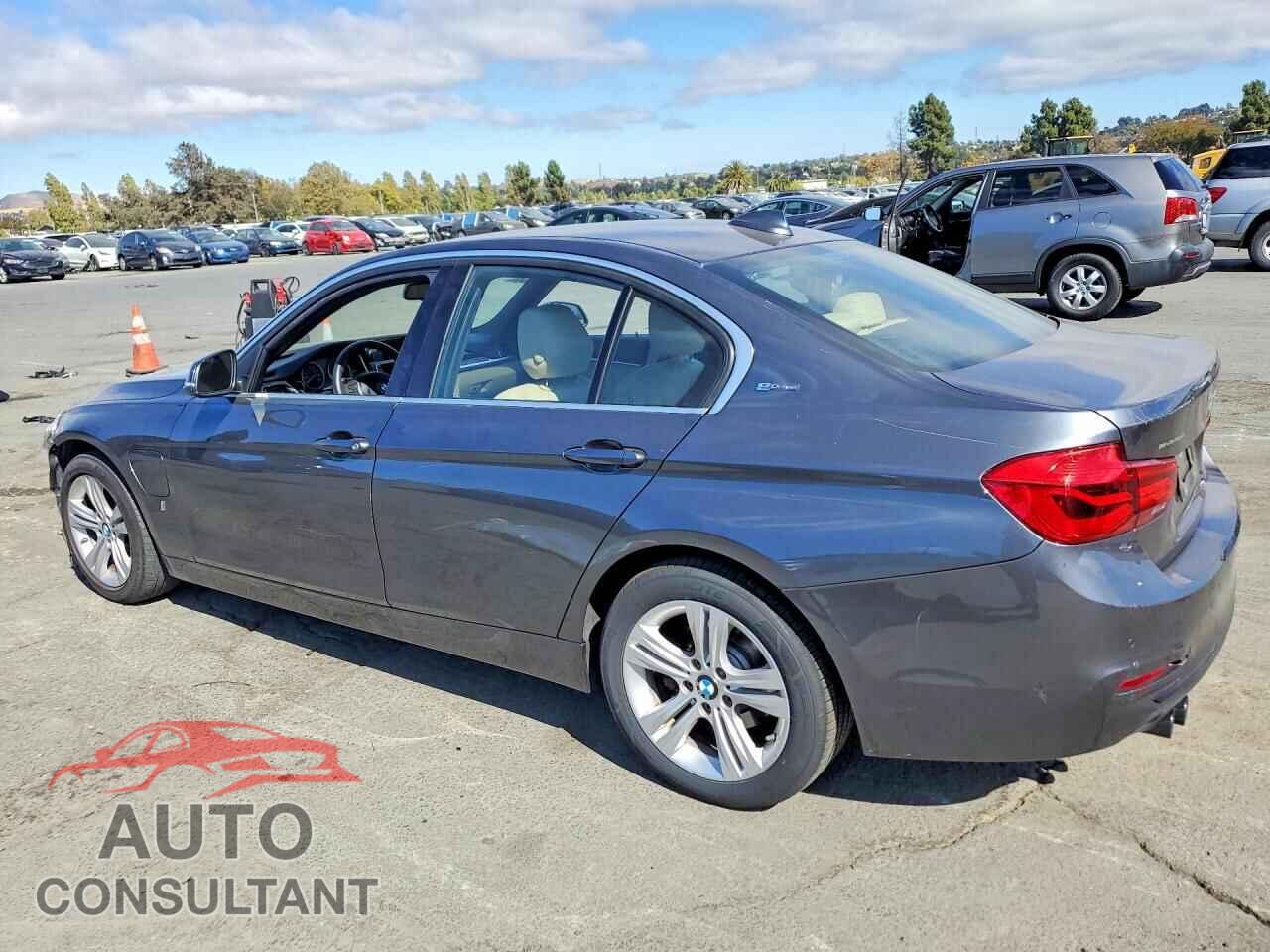 BMW 3 SERIES 2017 - WBA8E1C36HA029246