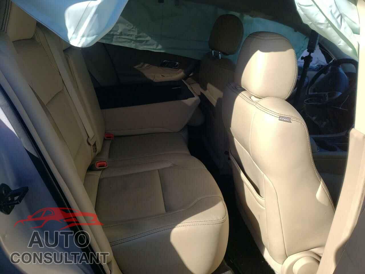 FORD TAURUS 2018 - 1FAHP2E88JG137338