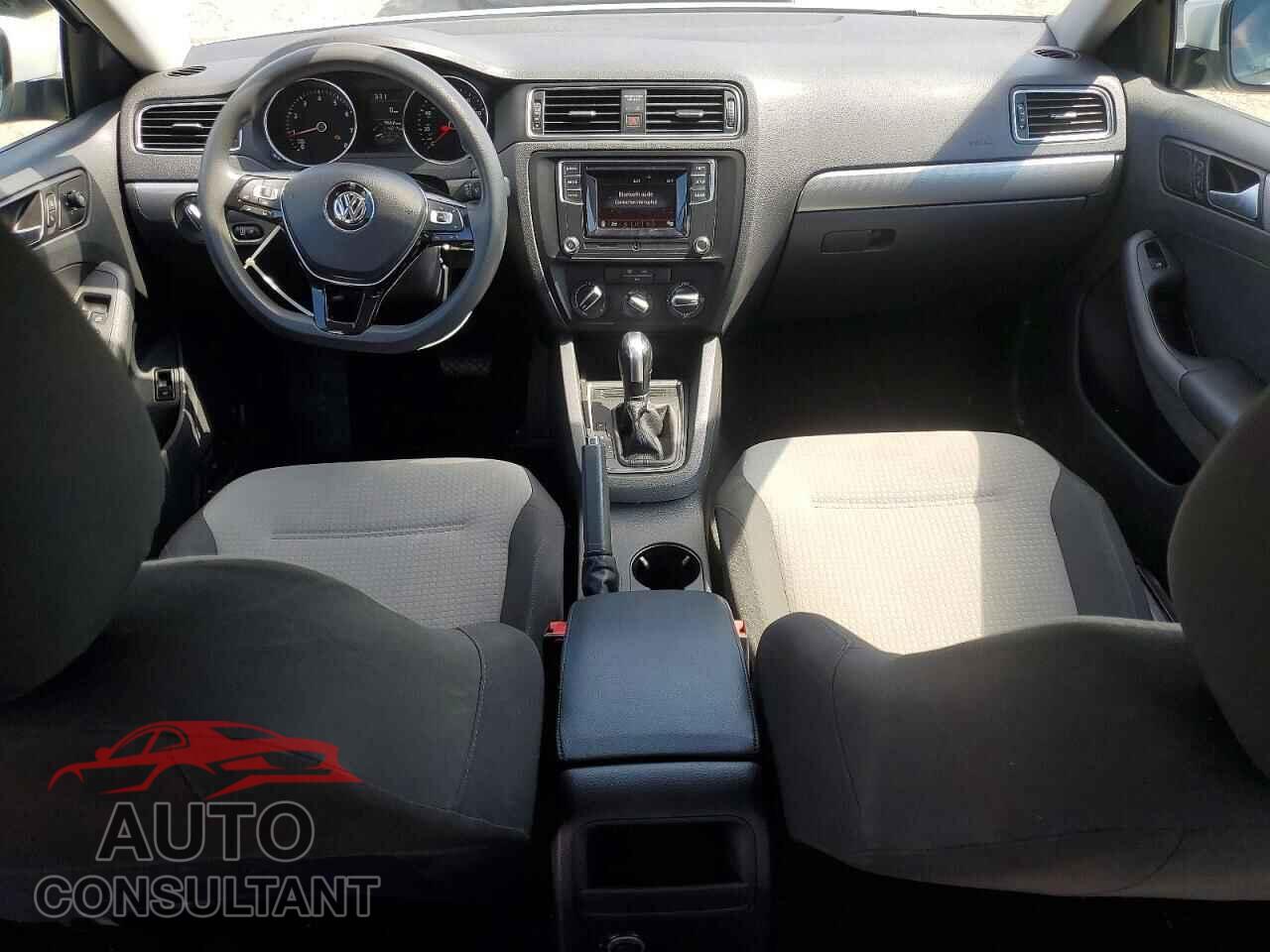 VOLKSWAGEN JETTA 2018 - 3VW2B7AJ9JM258564