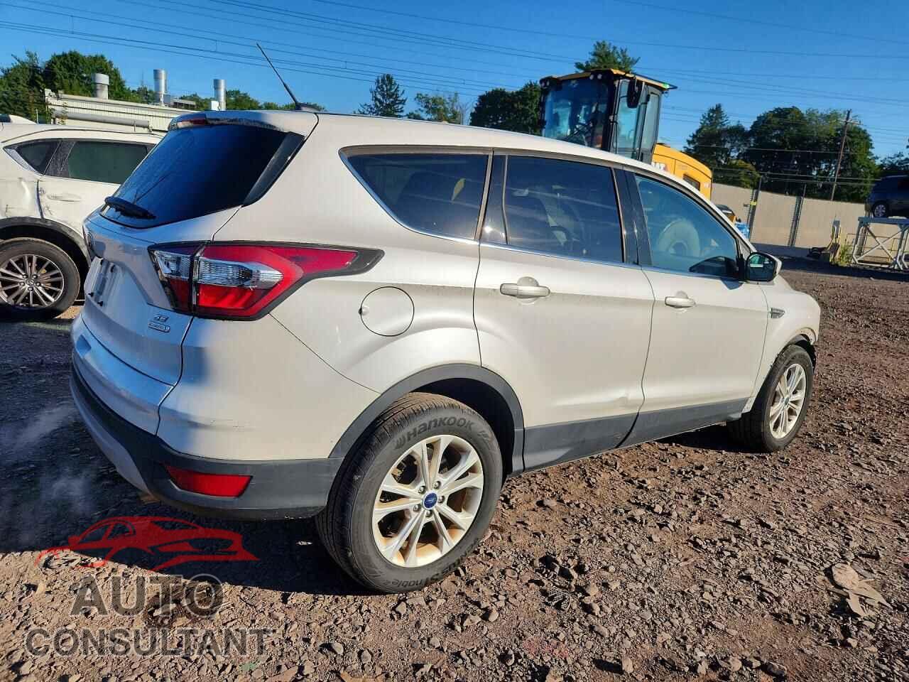 FORD ESCAPE 2017 - 1FMCU0GDXHUB19216