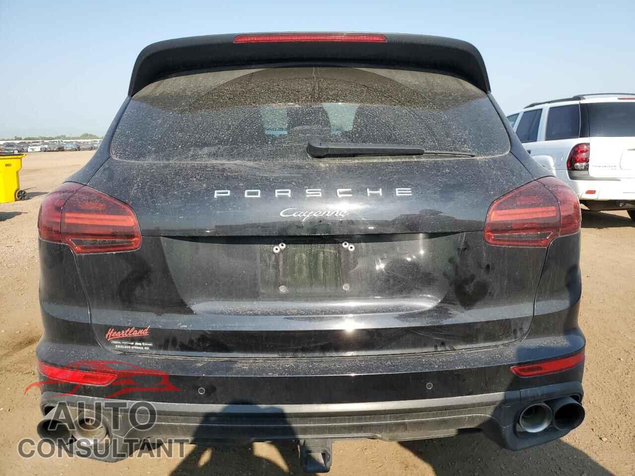 PORSCHE CAYENNE 2016 - WP1AA2A27GKA08025