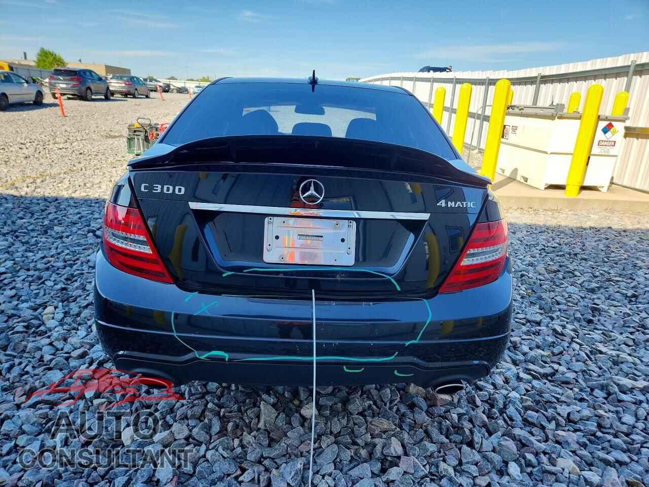 MERCEDES-BENZ C-CLASS 2012 - WDDGF8BB1CR209036
