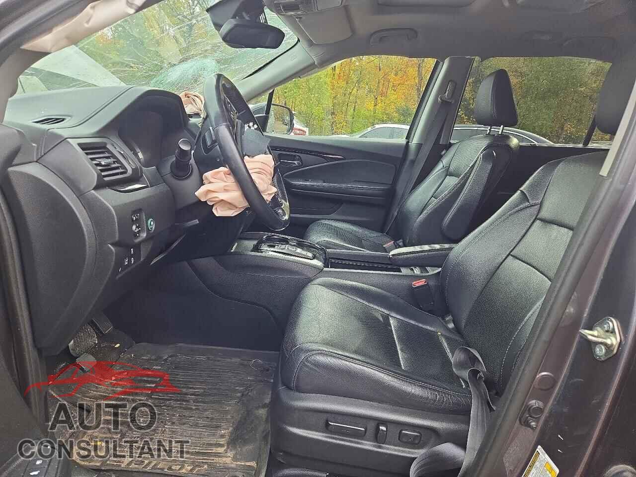 HONDA PILOT 2017 - 5FNYF6H98HB504199