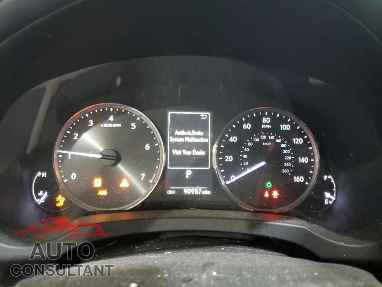 LEXUS IS 2018 - JTHC81D21J5028514