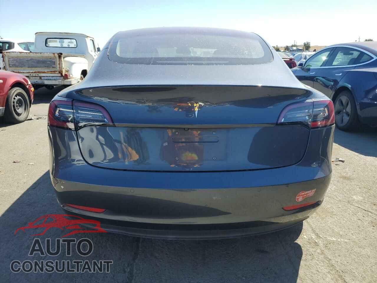 TESLA MODEL 3 2018 - 5YJ3E1EA7JF019931