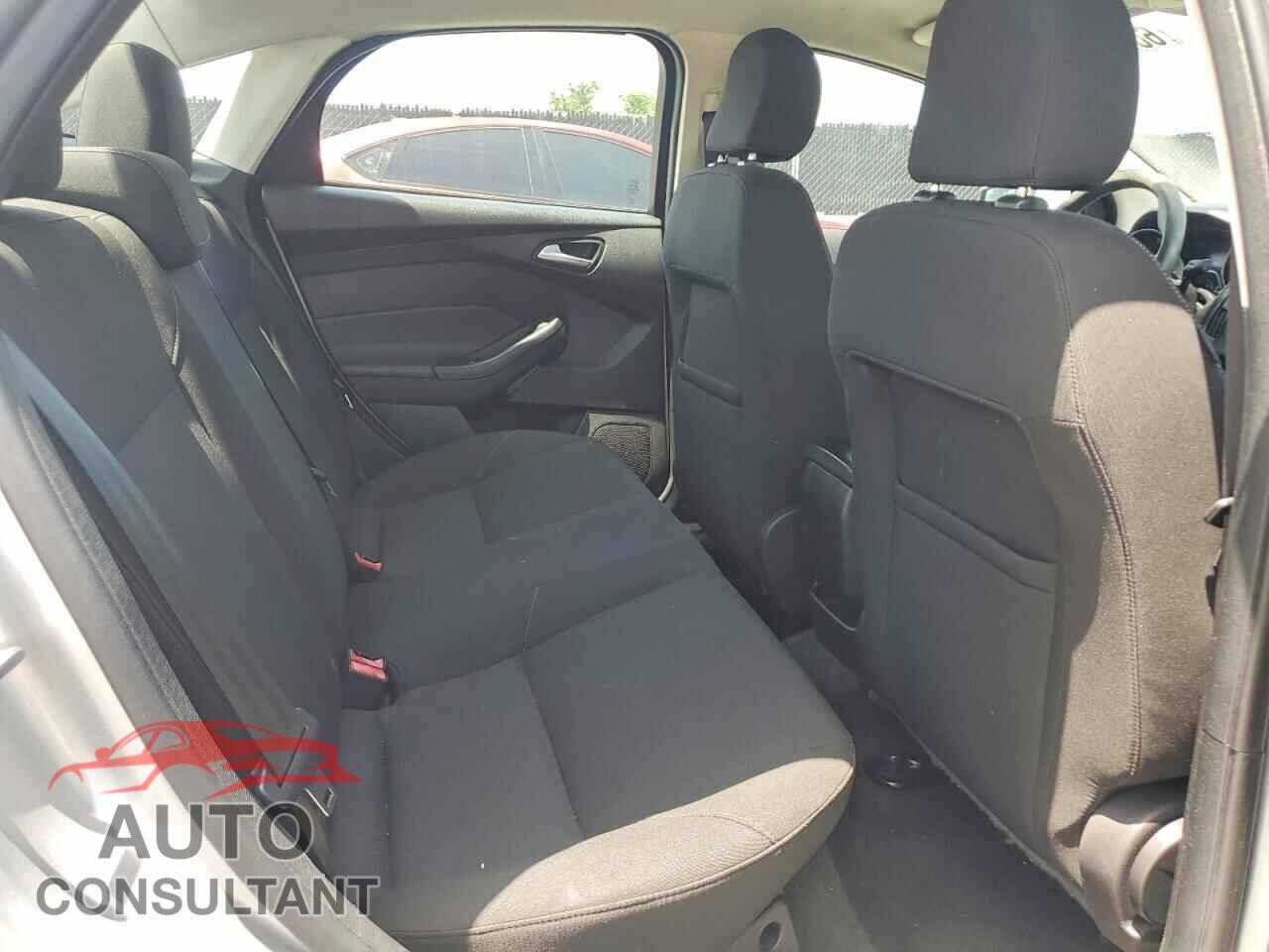 FORD FOCUS 2015 - 1FADP3F2XFL249586