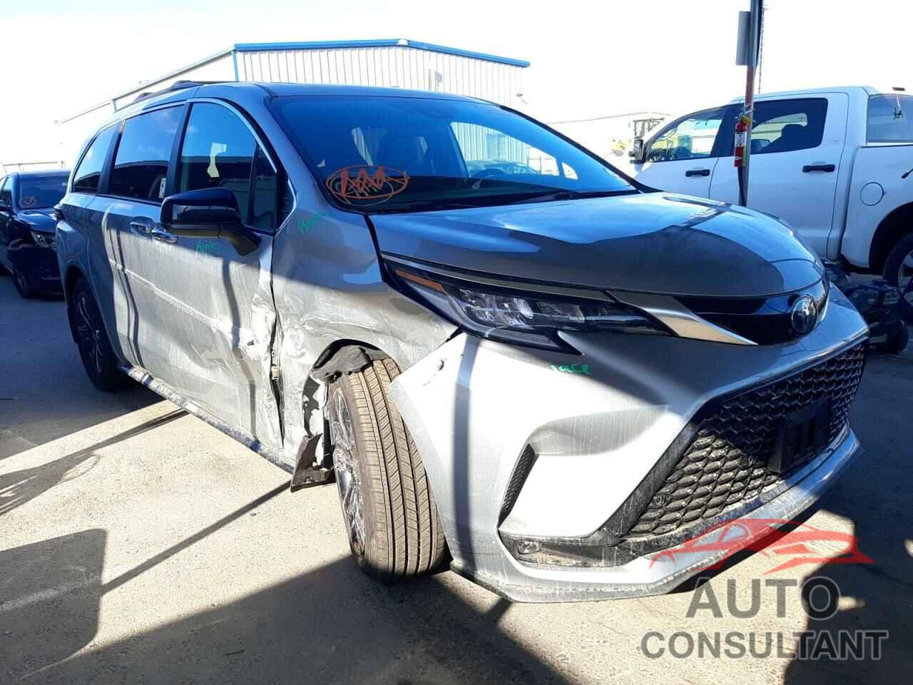 TOYOTA SIENNA 2022 - 5TDDRKEC6NS121447