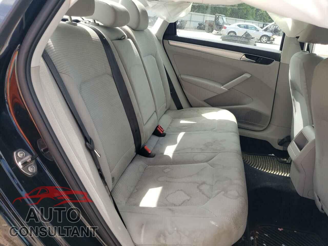 VOLKSWAGEN PASSAT 2017 - 1VWAT7A36HC052432