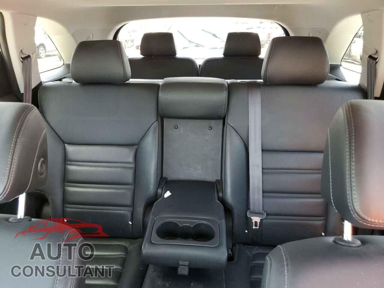 KIA SORENTO 2017 - 5XYPK4A59HG307828