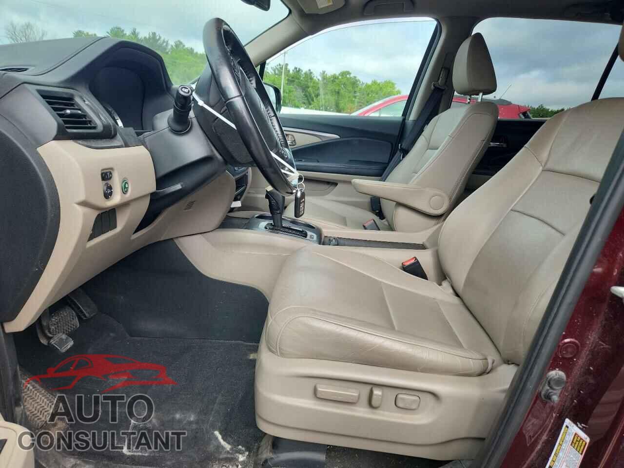 HONDA PILOT 2017 - 5FNYF6H51HB071323