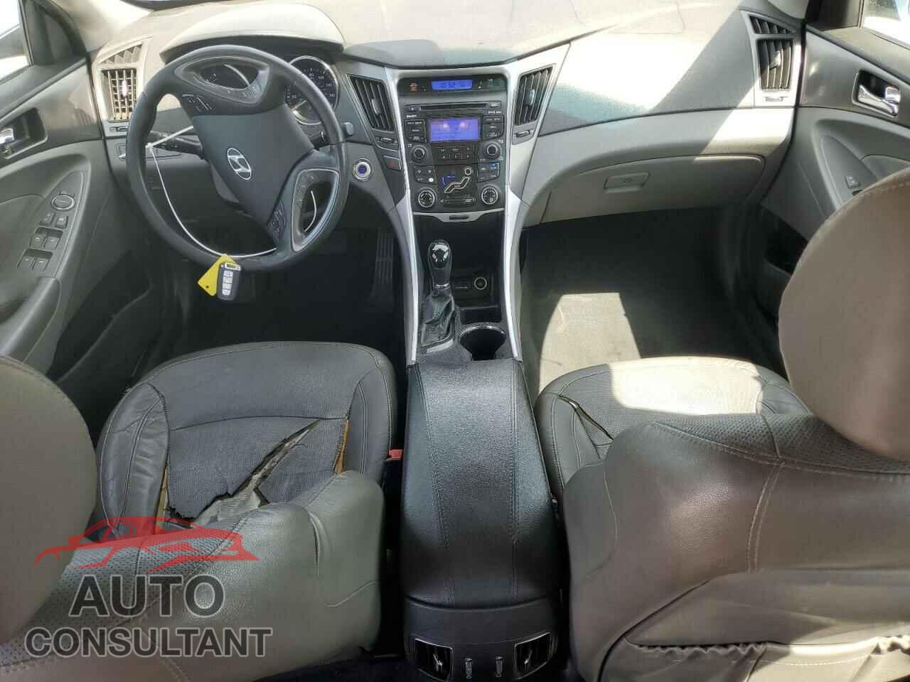 HYUNDAI SONATA 2012 - KMHEC4A46CA046139