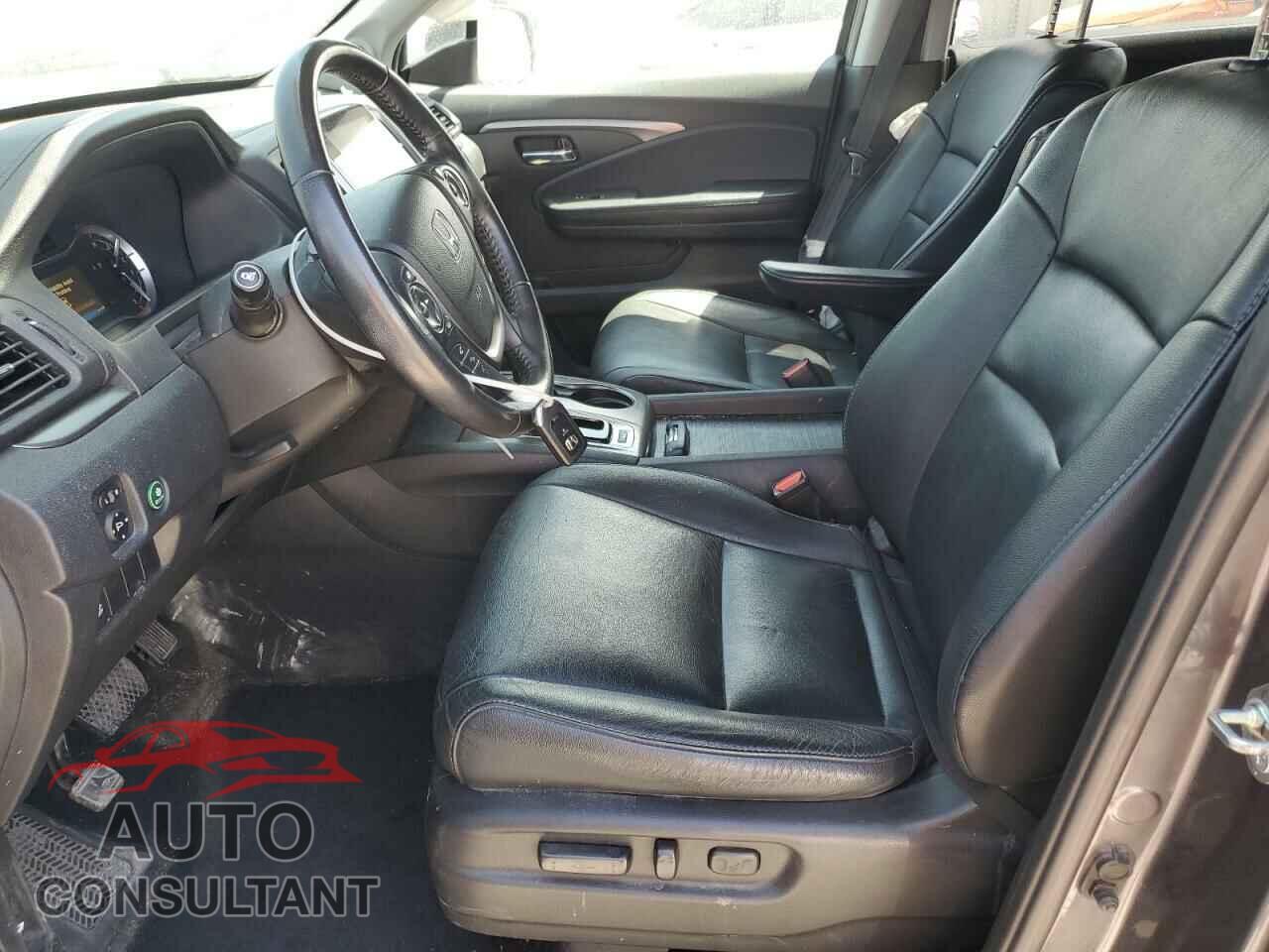 HONDA PILOT 2017 - 5FNYF6H51HB011252