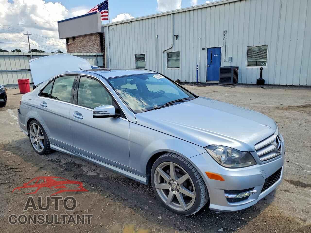 MERCEDES-BENZ C-CLASS 2013 - WDDGF4HB7DA829566