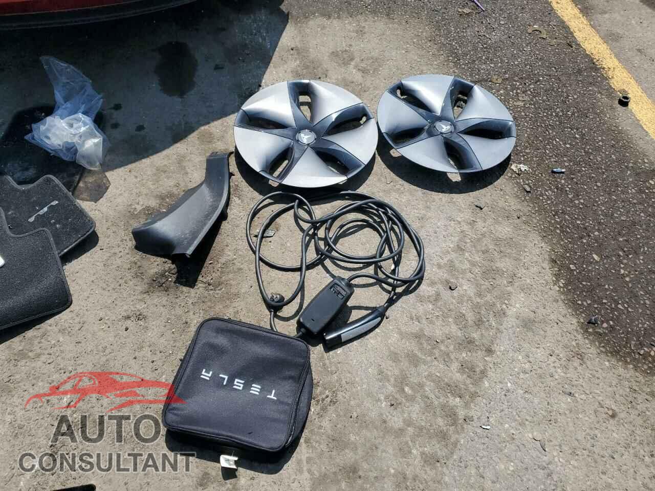 TESLA MODEL 3 2018 - 5YJ3E1EA4JF155711