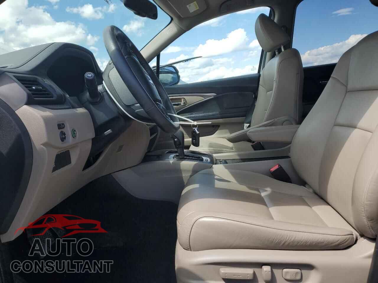 HONDA PILOT 2017 - 5FNYF5H52HB045517
