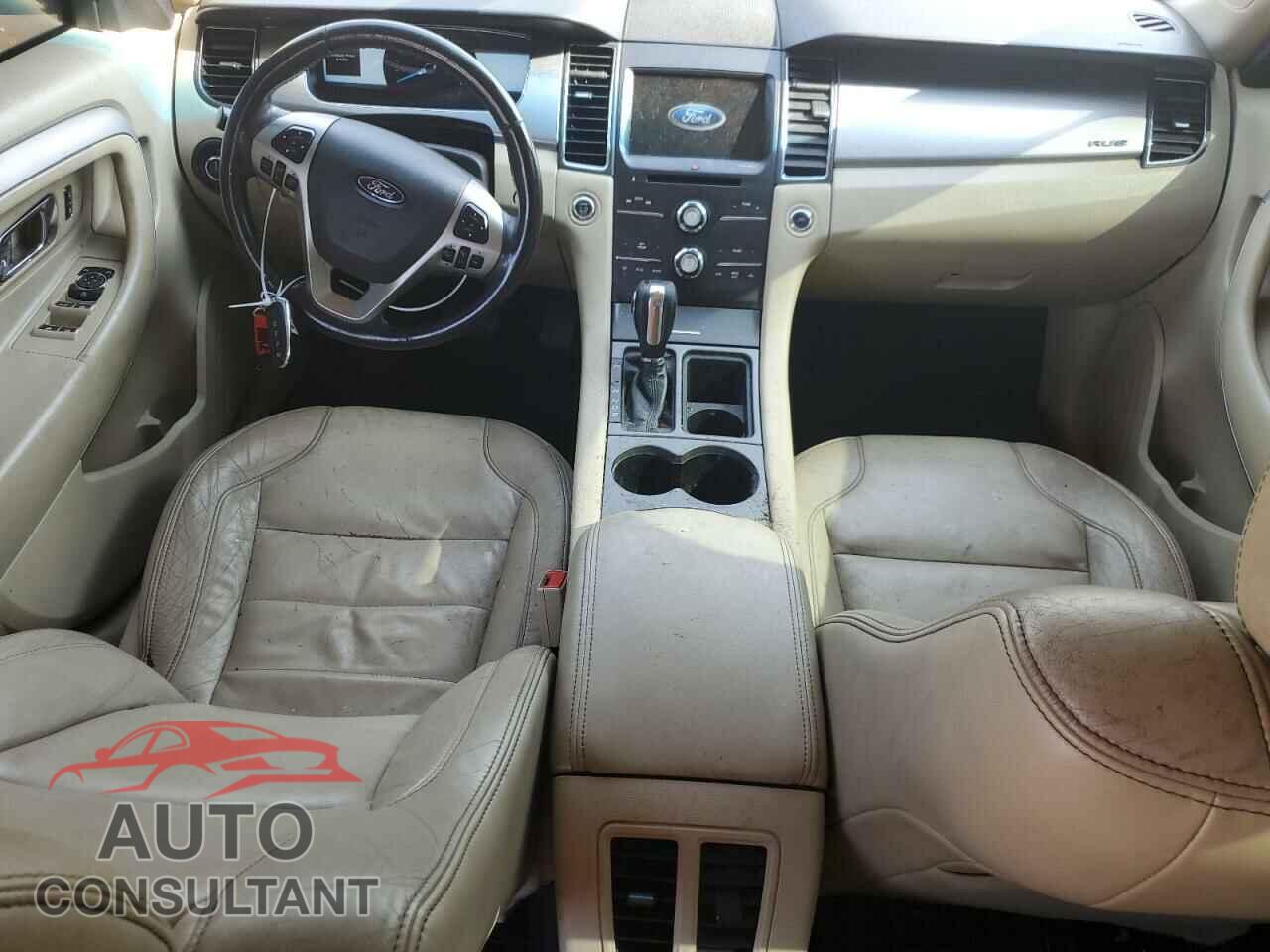 FORD TAURUS 2018 - 1FAHP2E89JG105210
