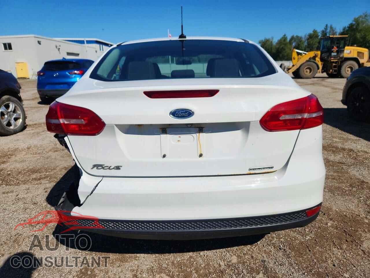 FORD FOCUS 2015 - 1FADP3E20FL309747