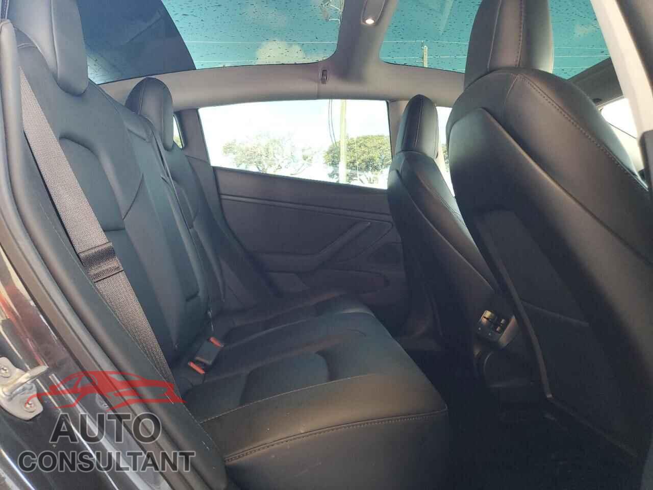 TESLA MODEL 3 2019 - 5YJ3E1EB2KF454821