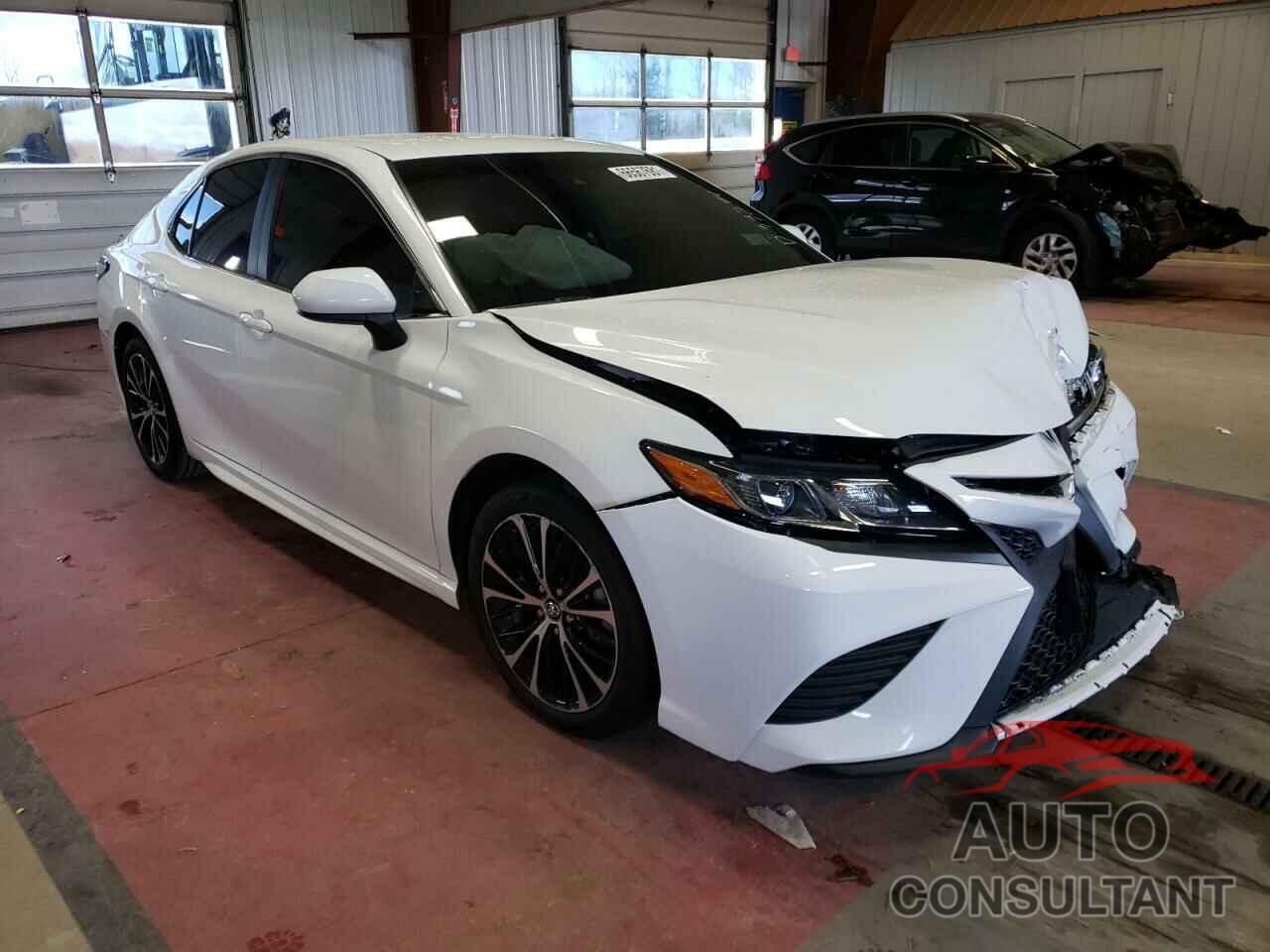TOYOTA CAMRY 2018 - 4T1B11HK3JU545911