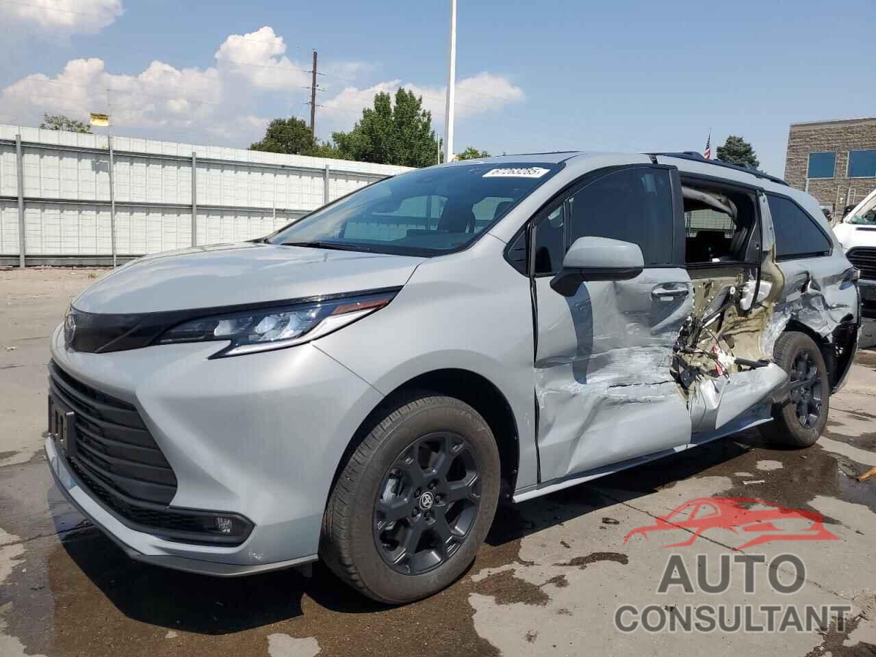 TOYOTA SIENNA 2025 - 5TDCSKFC9SS196279