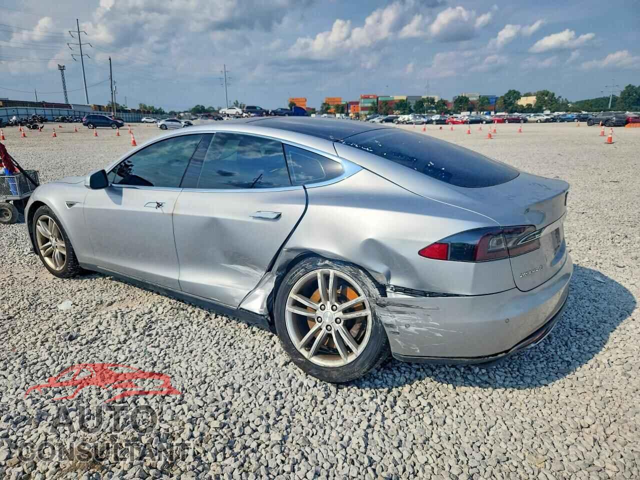 TESLA MODEL S 2014 - 5YJSA1H12EFP61016