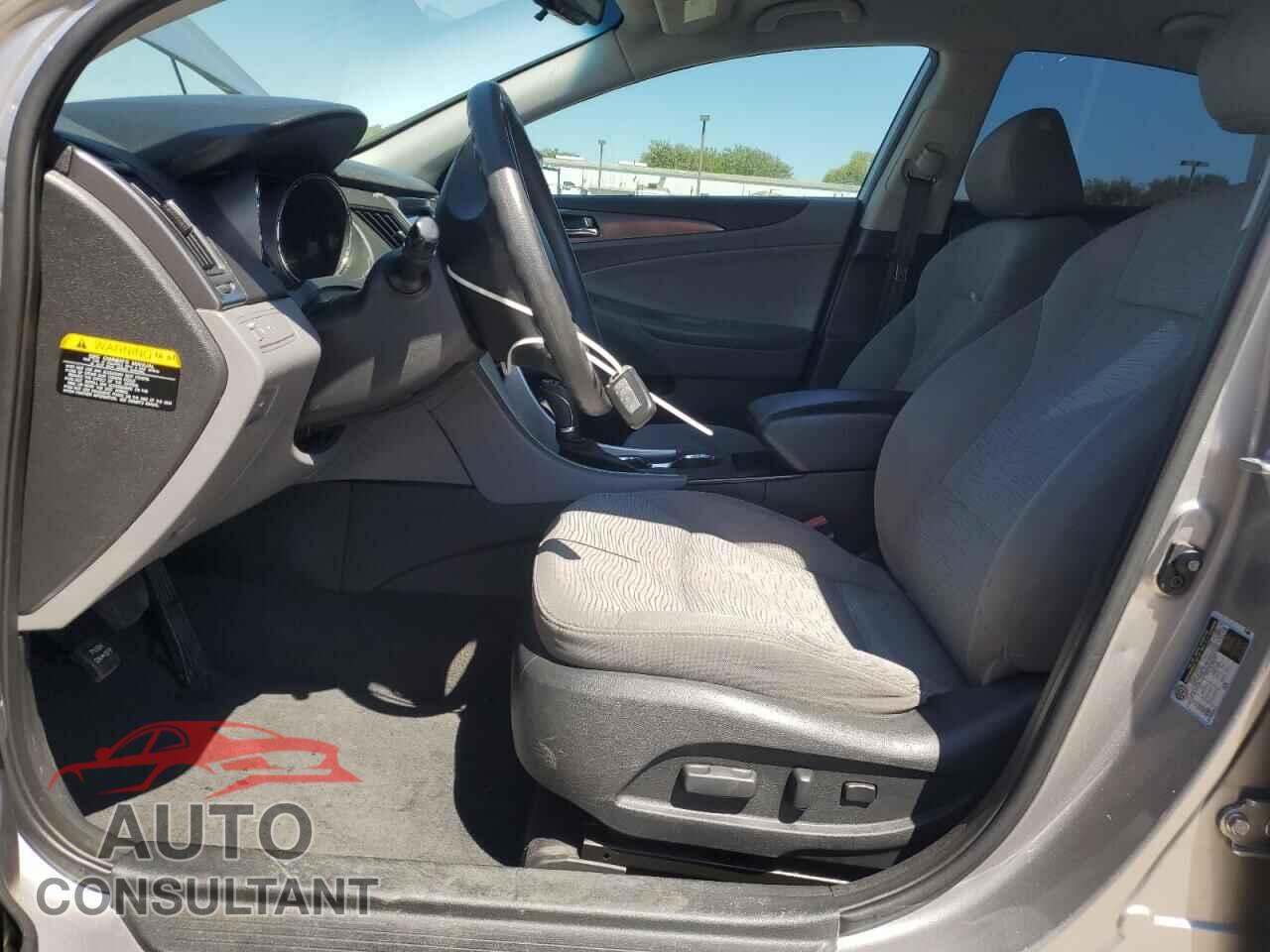 HYUNDAI SONATA 2012 - KMHEC4A43CA033204