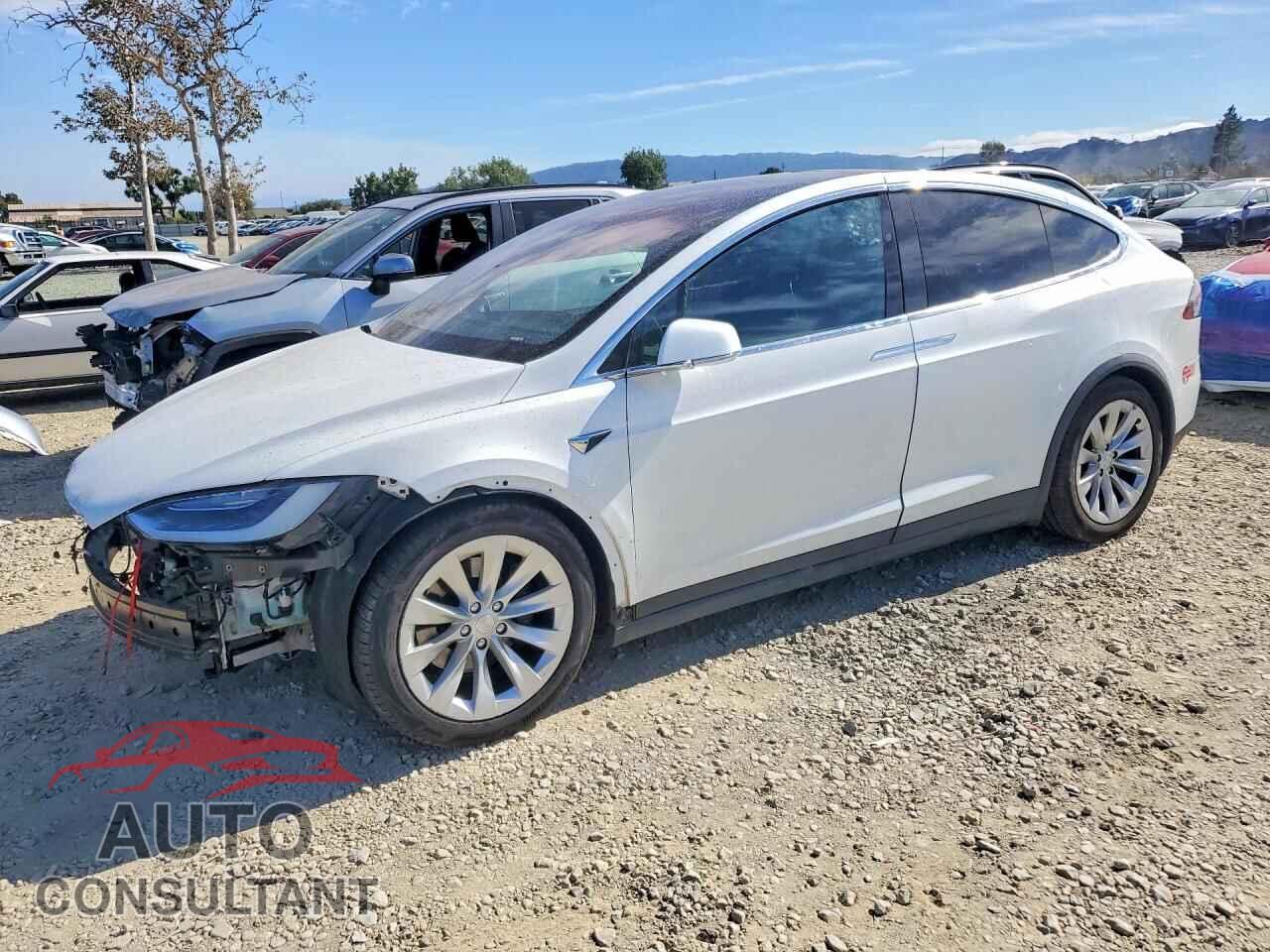 TESLA MODEL X 2016 - 5YJXCBE21GF033662