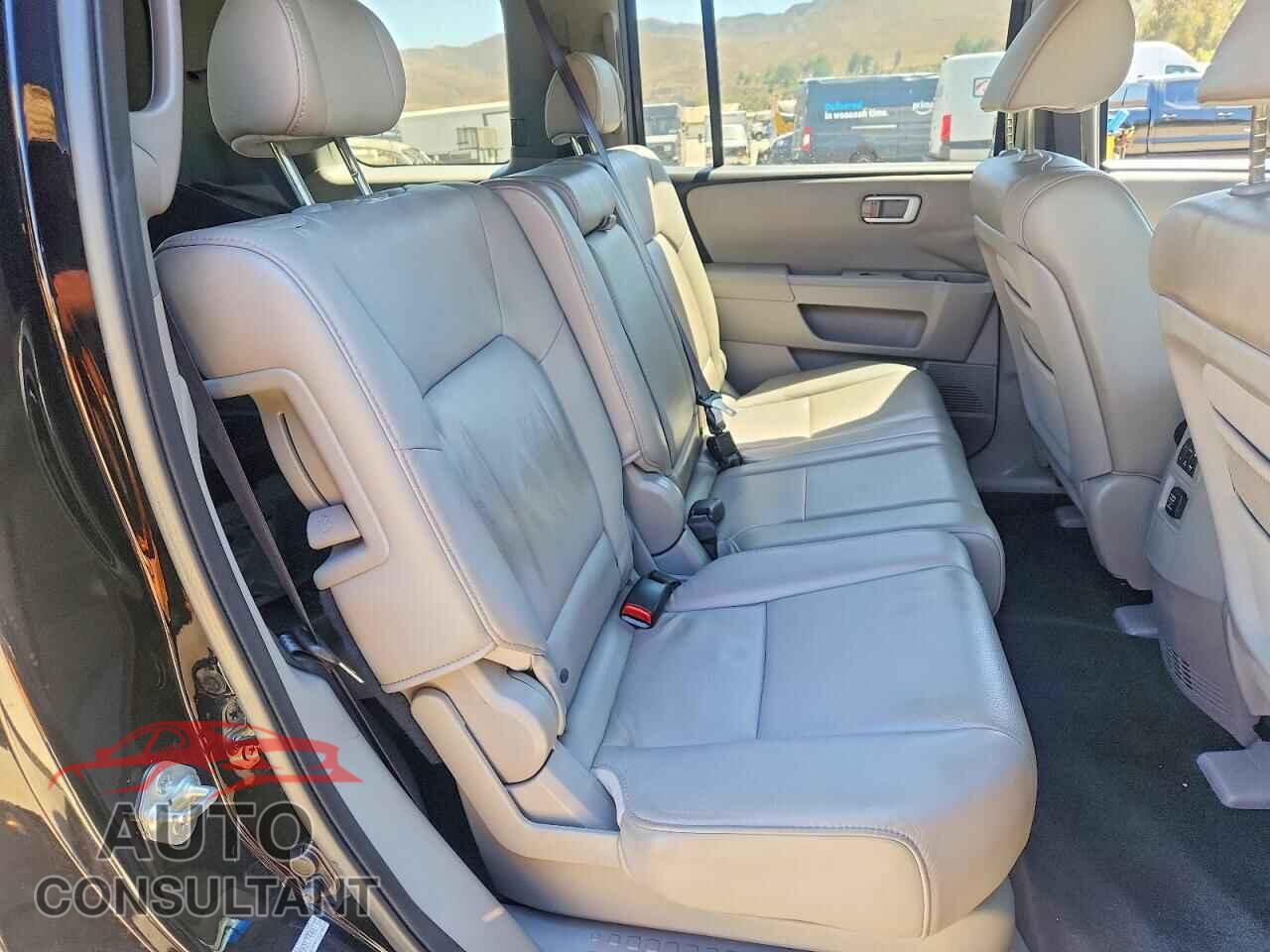 HONDA PILOT 2011 - 5FNYF3H54BB017441