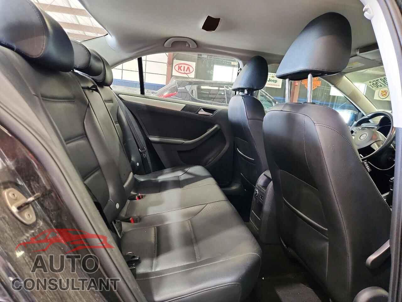 VOLKSWAGEN JETTA 2013 - 3VWBP7AJ4DM390038