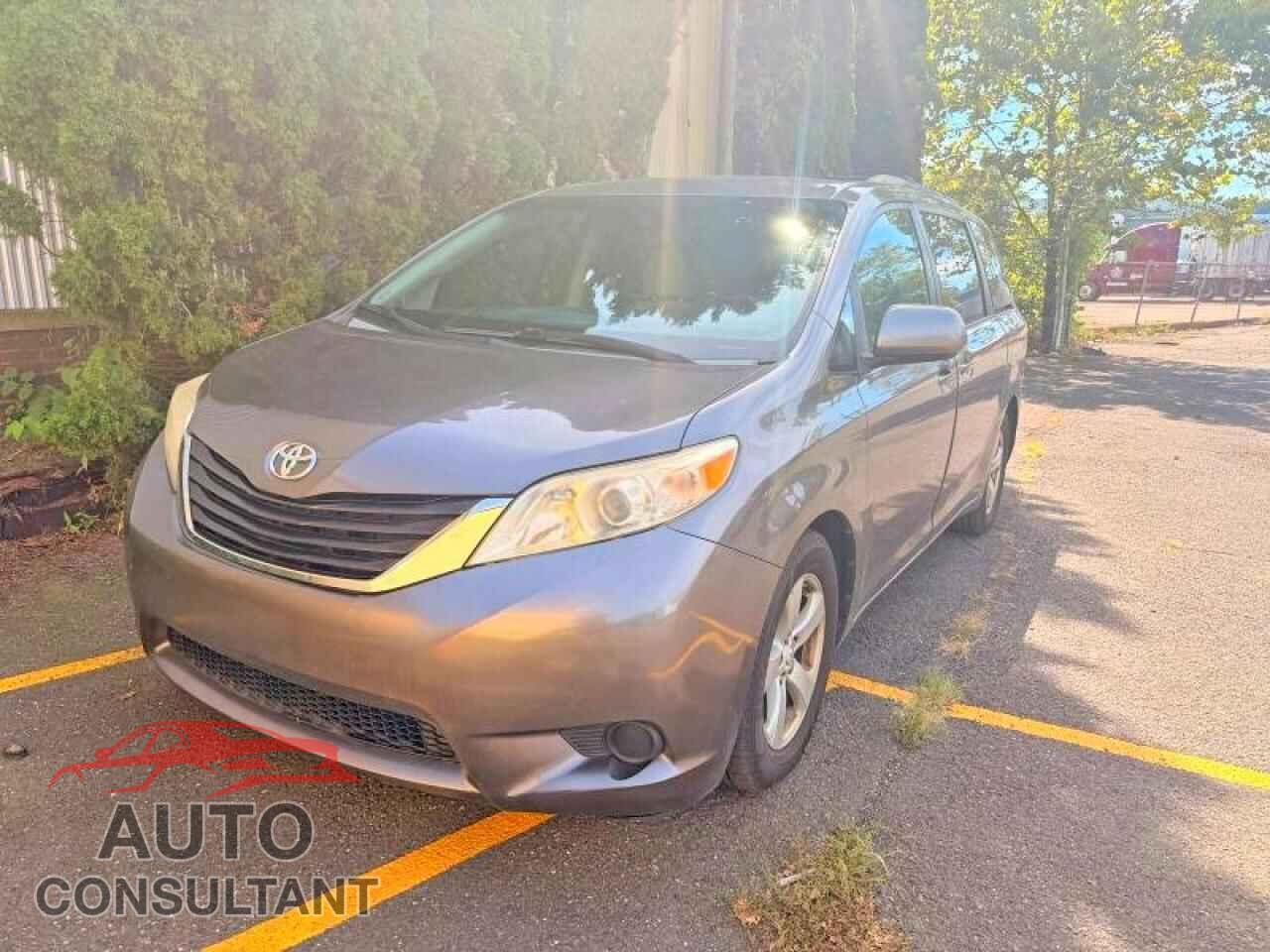 TOYOTA SIENNA 2011 - 5TDKK3DC4BS171231
