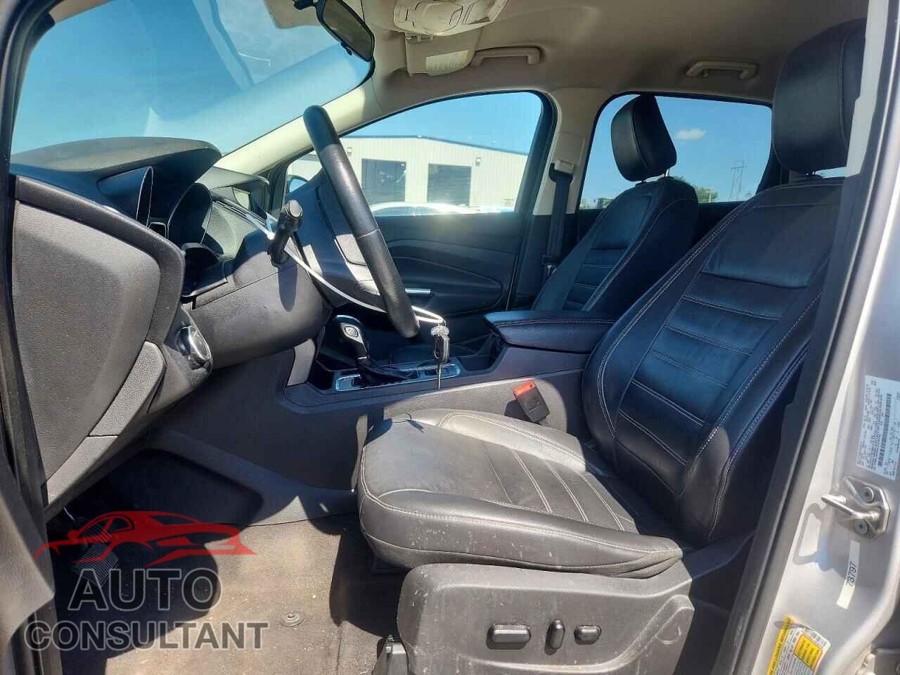 FORD ESCAPE 2018 - 1FMCU0HDXJUD36768
