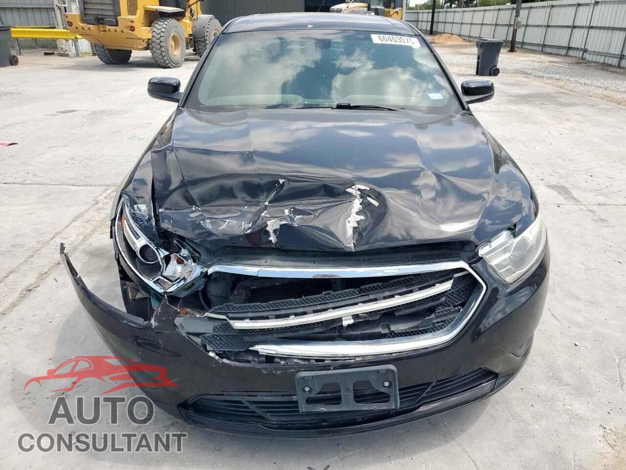 FORD TAURUS 2018 - 1FAHP2E89JG102565