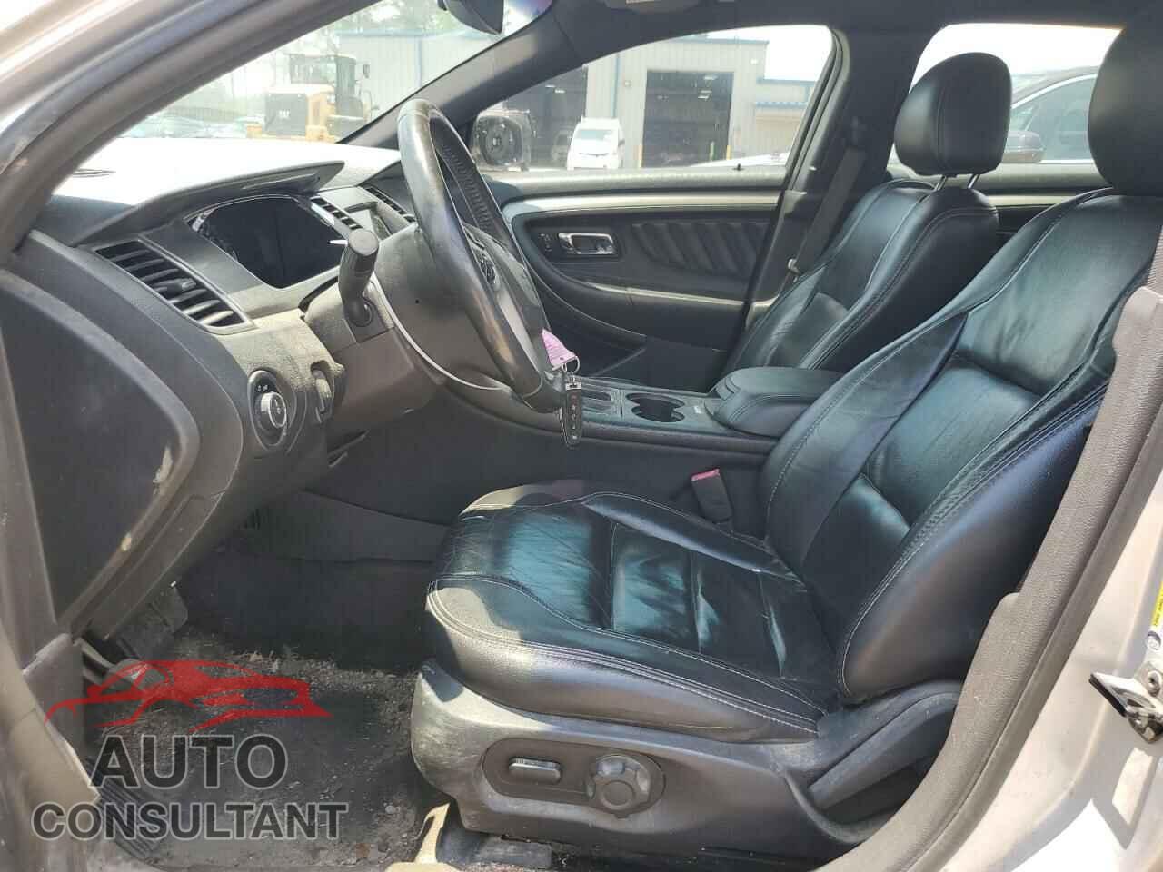 FORD TAURUS 2018 - 1FAHP2E89JG129202
