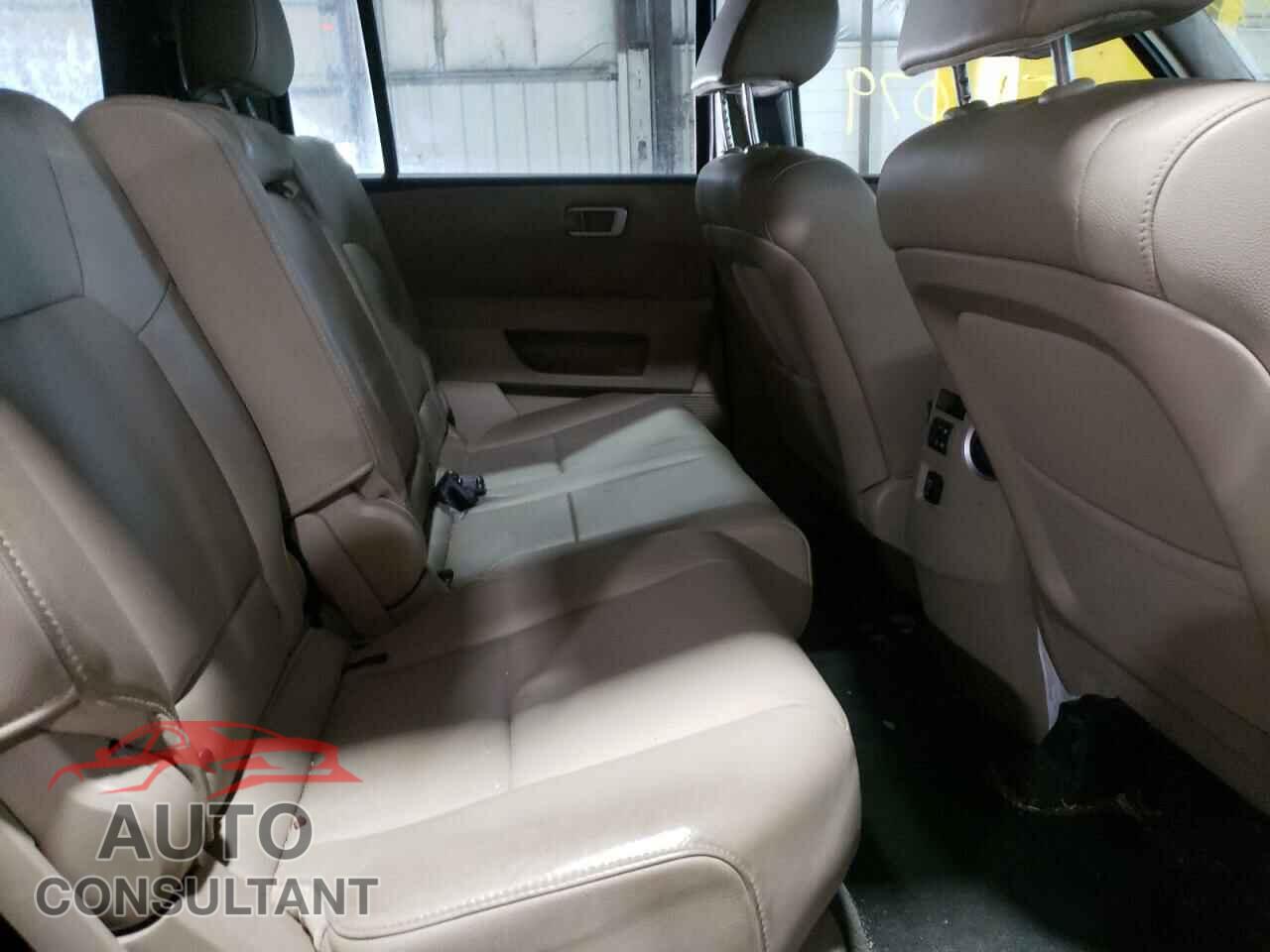 HONDA PILOT 2015 - 5FNYF4H50FB036256