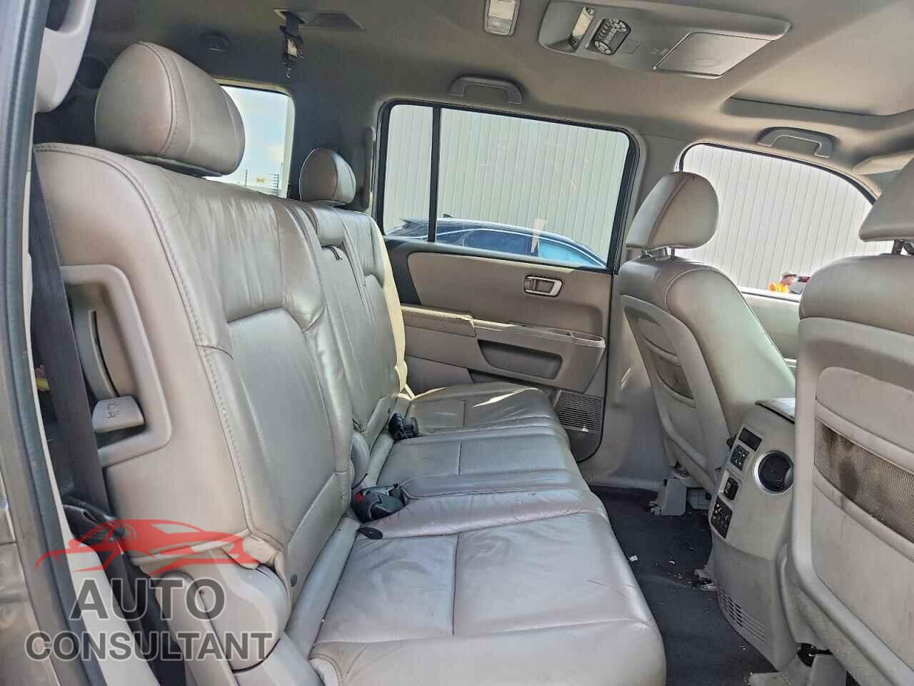HONDA PILOT 2011 - 5FNYF3H64BB033034