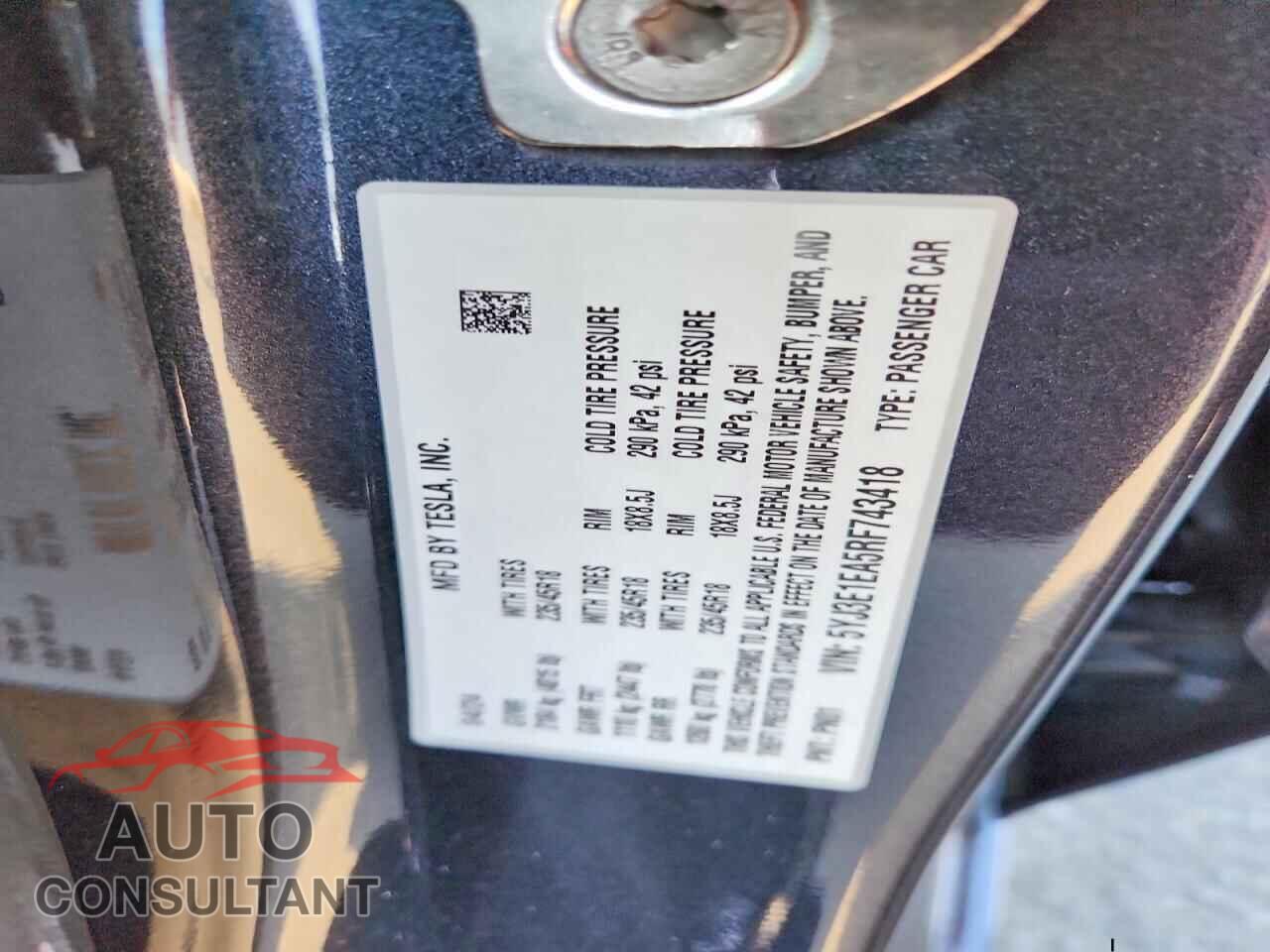 TESLA MODEL 3 2024 - 5YJ3E1EA5RF743418