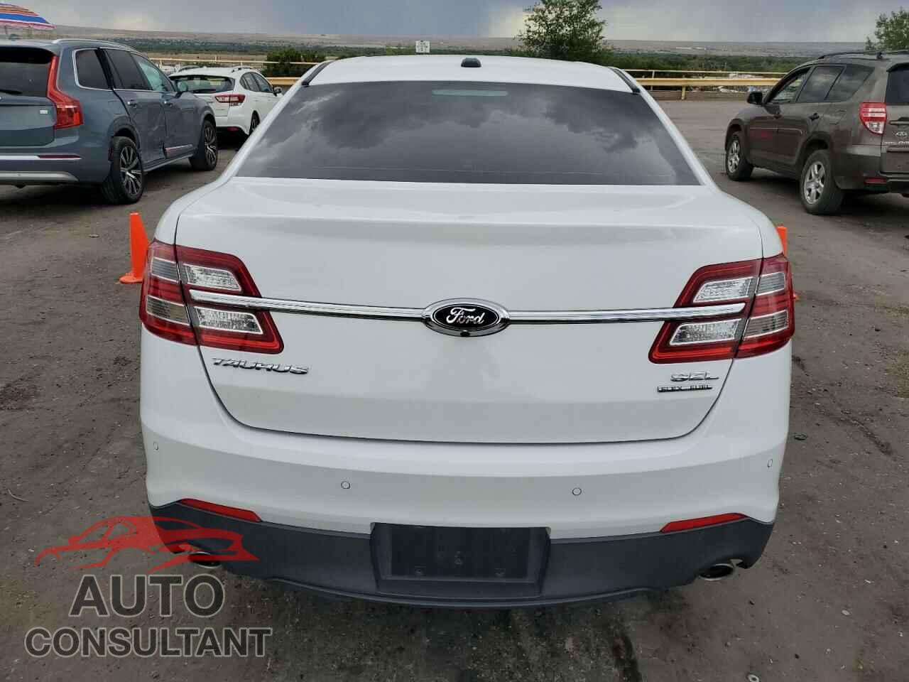 FORD TAURUS 2016 - 1FAHP2E85GG129769