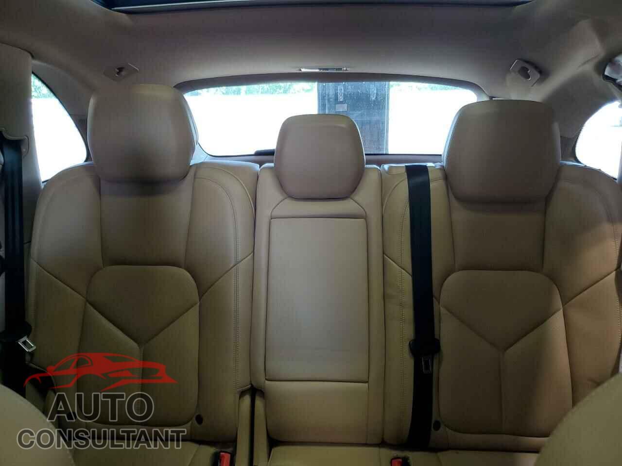 PORSCHE CAYENNE 2016 - WP1AA2A24GKA13943