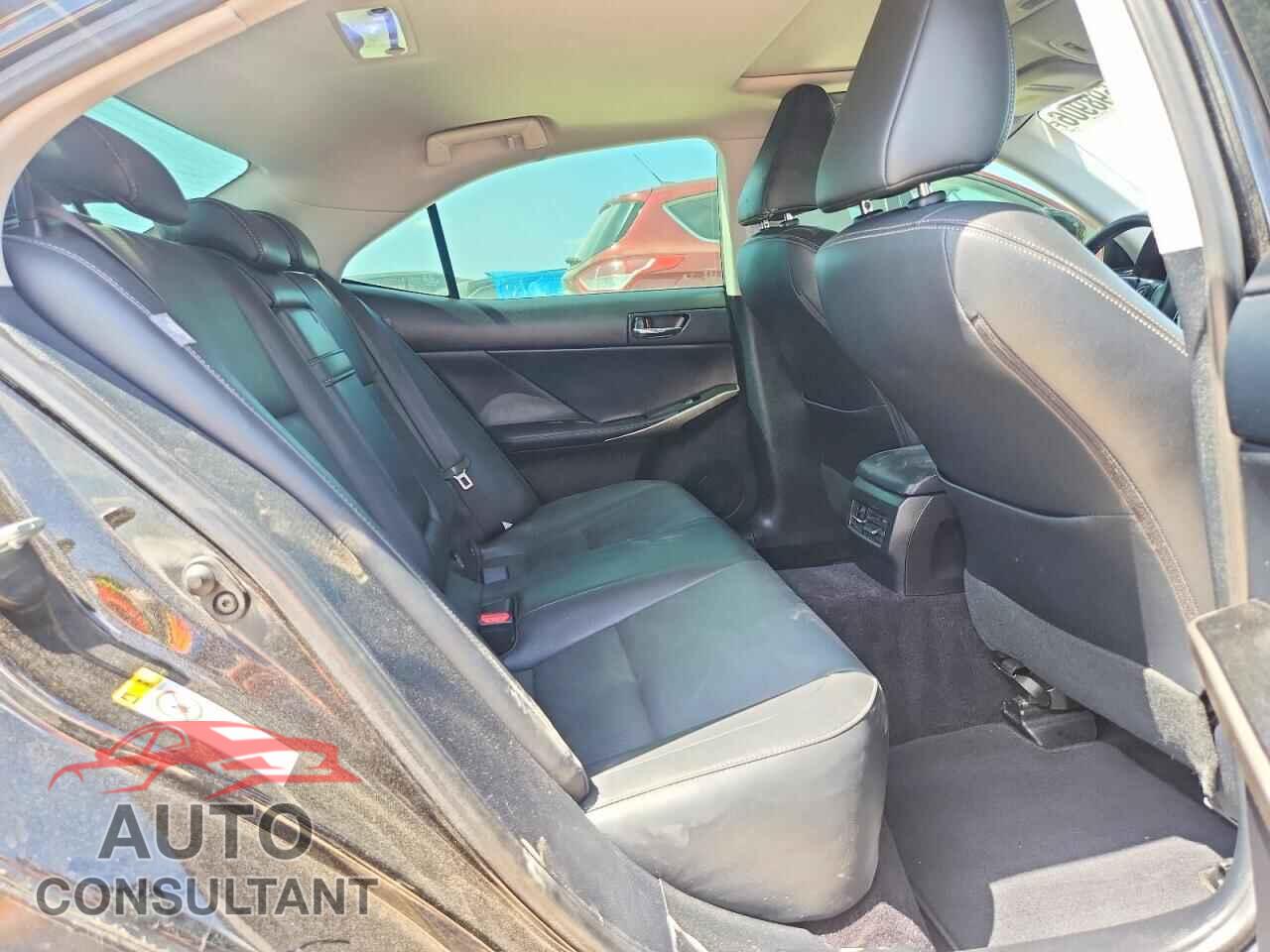 LEXUS IS 2014 - JTHBE1D29E5005136