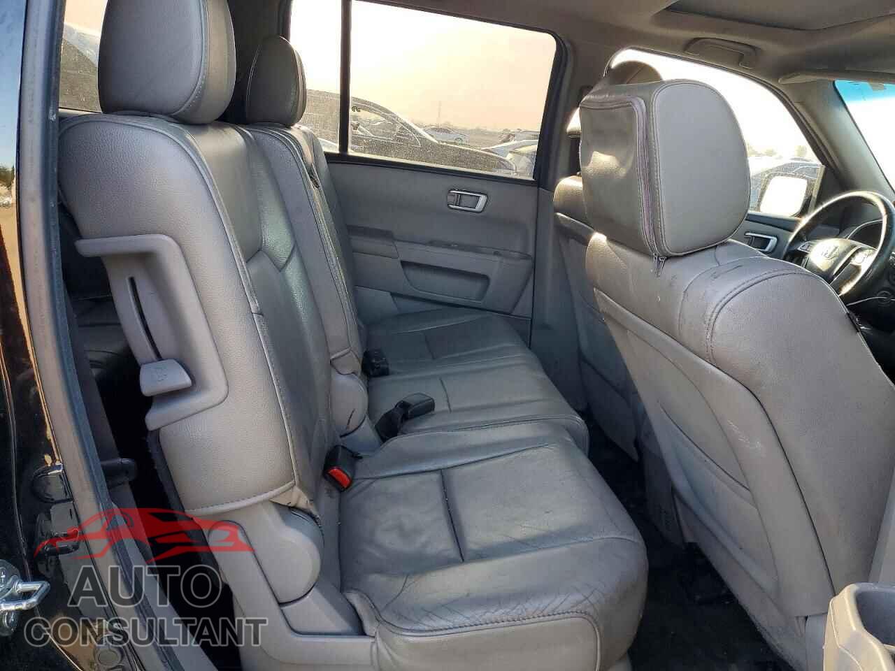 HONDA PILOT 2013 - 5FNYF4H5XDB008686