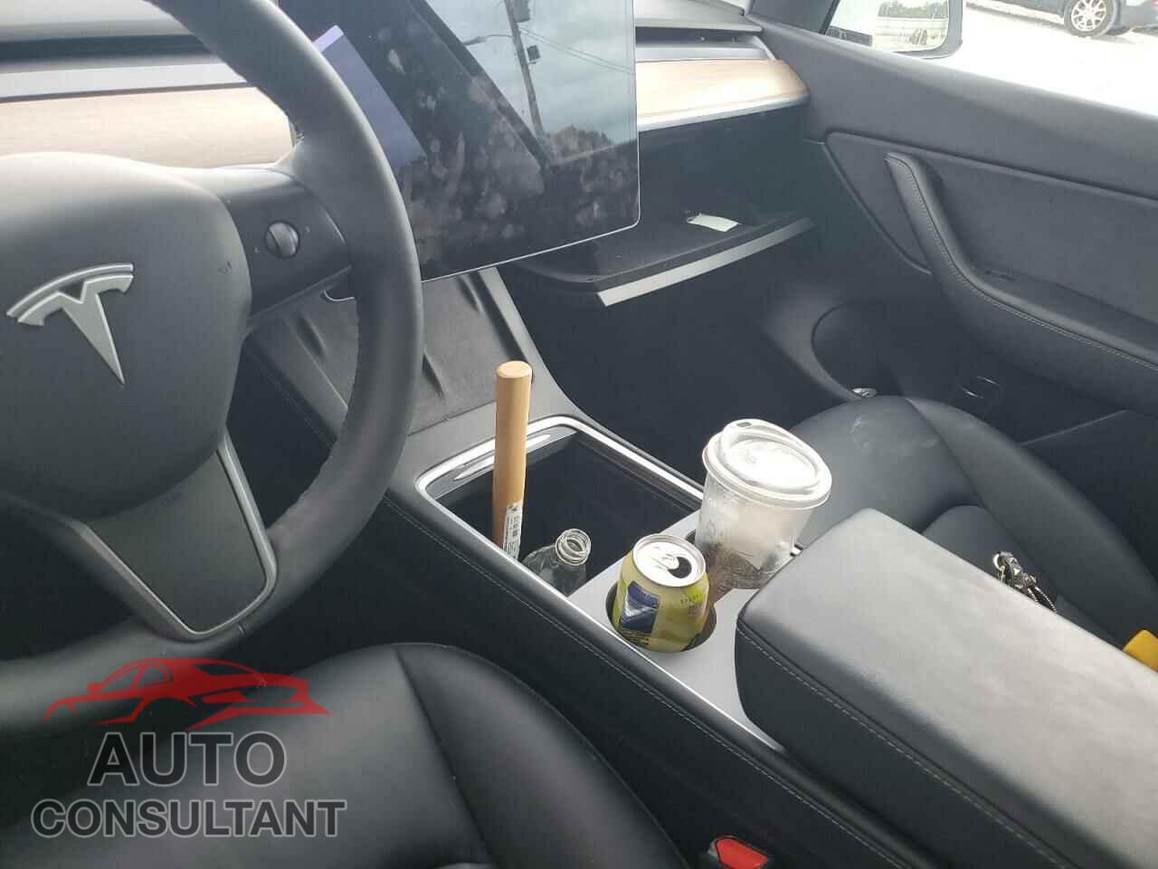 TESLA MODEL Y 2021 - 5YJYGDED1MF110614