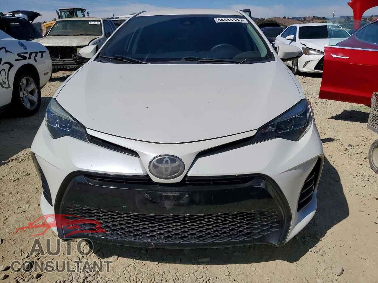 TOYOTA COROLLA 2018 - 5YFBURHE9JP770478