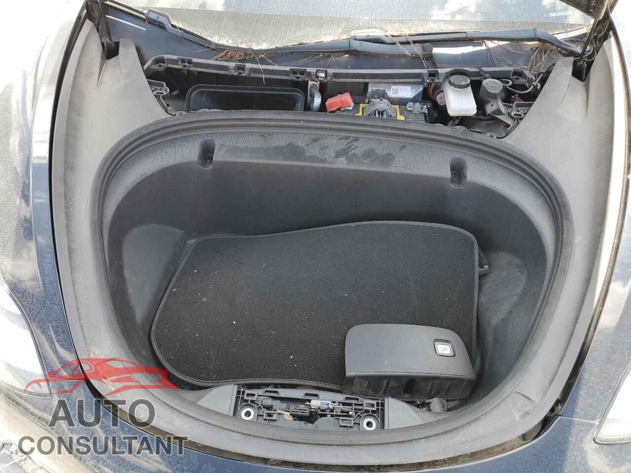 TESLA MODEL 3 2018 - 5YJ3E1EB3JF147527