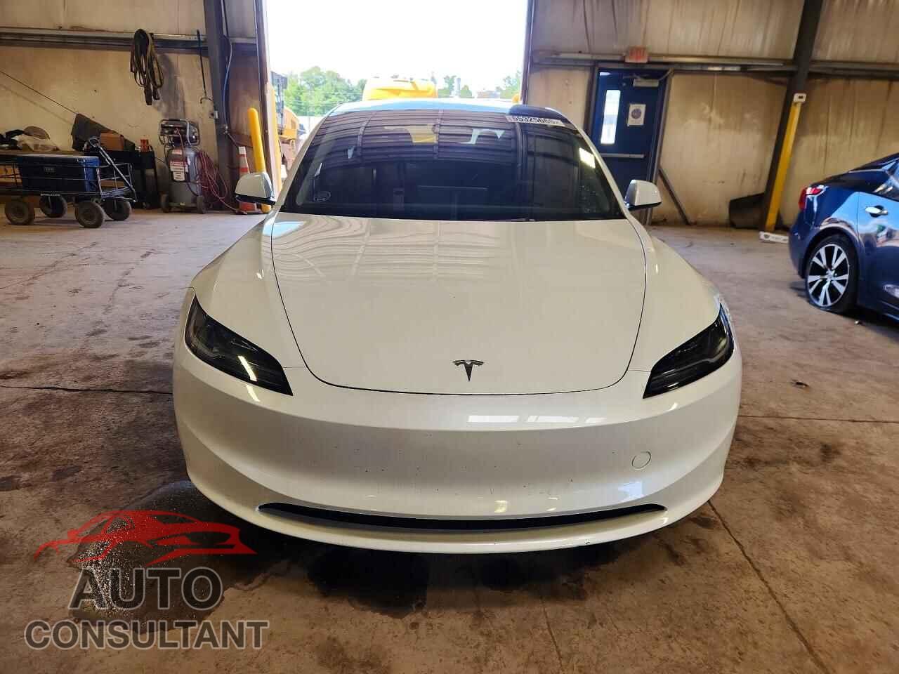 TESLA MODEL 3 2024 - 5YJ3E1EA2RF842715