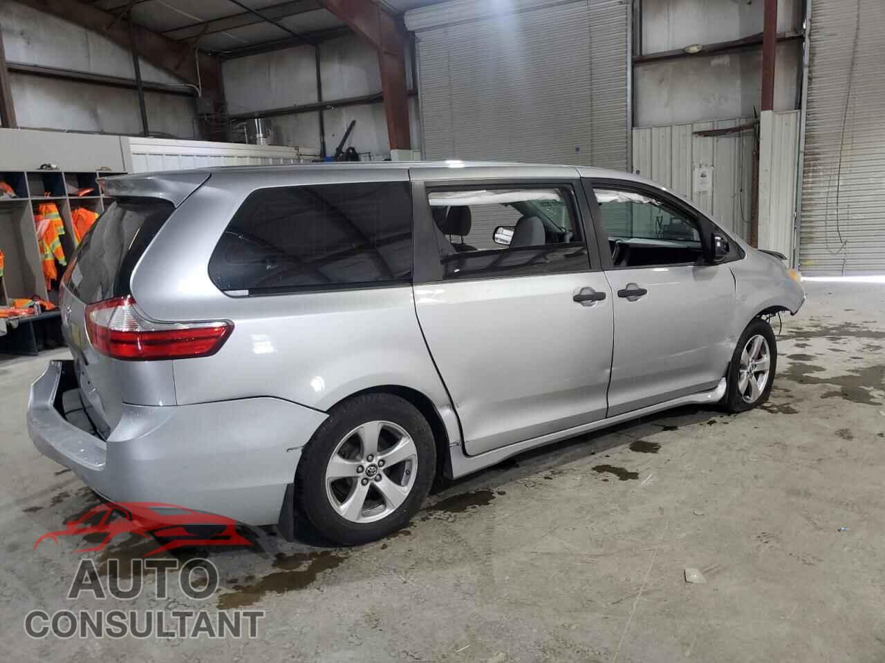 TOYOTA SIENNA 2018 - 5TDZZ3DC9JS919156