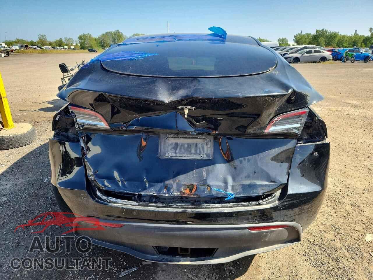 TESLA MODEL Y 2023 - LRWYGDFD8PC221075