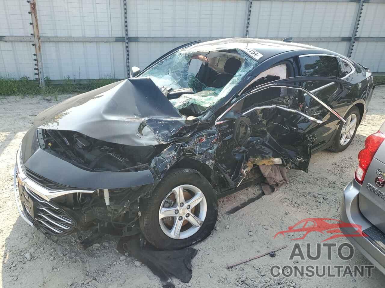 CHEVROLET MALIBU 2019 - 1G1ZB5ST4KF151731