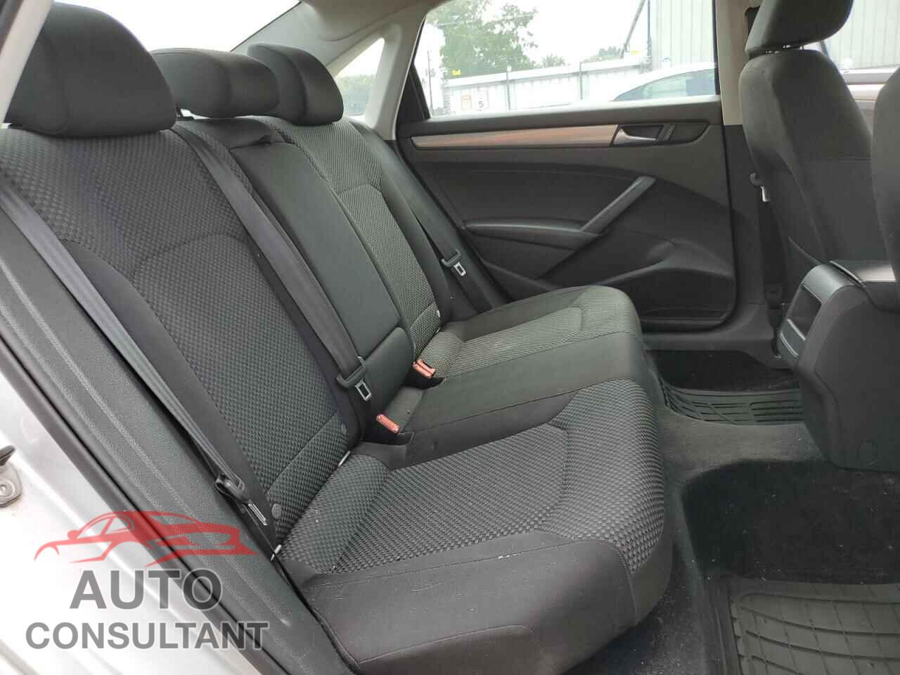 VOLKSWAGEN PASSAT 2012 - 1VWAP7A31CC110587